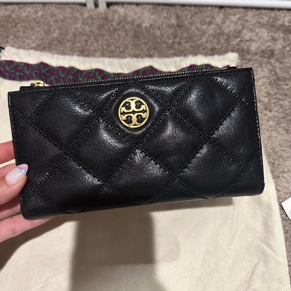 Tory Burch Handbags - Tory Burch Willa Slim Envelope Wallet in Volcanic Black